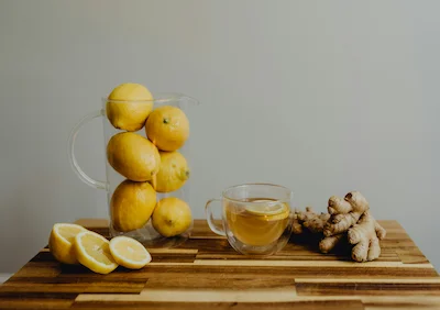 Ginger and lemon are natural remedies for morning sickness.