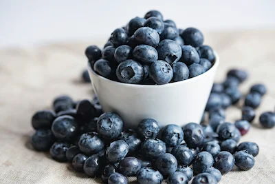 A bowl of blueberries is a healthy and delicious way to boost your vitamin C
                intake during pregnancy.