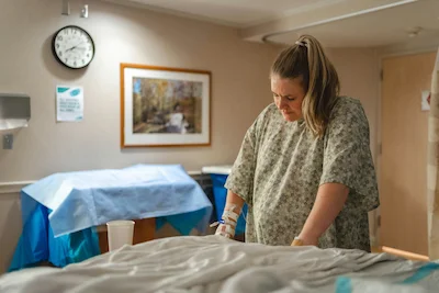 Make informed choices for your birth plan by exploring both medical and non-medical labour pain management options.